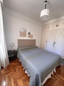 Amplio departamento con vista a la Av. Colon