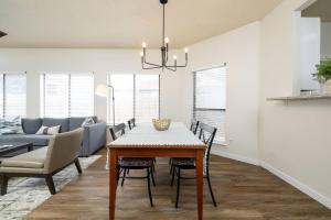 Spacious Duplex Near World Cup & DFW Airport