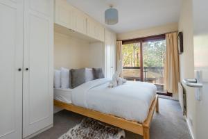 Stylish 2BDR Flat with Balcony and Parking Bromley