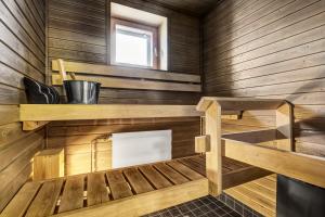 Adorable Arctic Apartments - Private Sauna & Free Parking