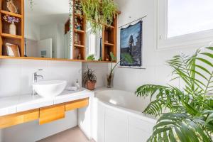 LAgapanthe avec Terrasse by PRIMO CONCIERGERIE