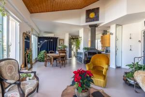 LAgapanthe avec Terrasse by PRIMO CONCIERGERIE