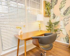 San Antonio Retreat Family Home. 42.5 wYard