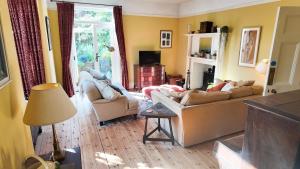 Lewes Sauna House - Classic Interiors, Private Sauna & Castle Views