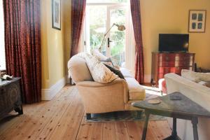 Lewes Sauna House - Classic Interiors, Private Sauna & Castle Views