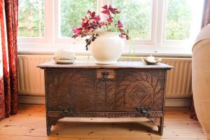 Lewes Sauna House - Classic Interiors, Private Sauna & Castle Views