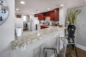 Surf Dweller 309 Large gulf front condo
