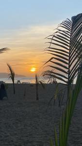 Steps to Ballenas beach, very private pool