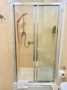 A Charming Spacious Apartment in City Centre