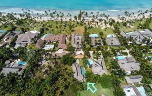 Nomadas 5 bdrs villa with private pool 2nd line to beach