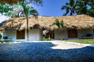 Nomadas 5 bdrs villa with private pool 2nd line to beach