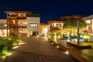 Apê de charme em condomínio exclusivo na R. Mucugê