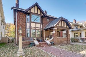 Historic Home Overlooking Central Riverside Park!