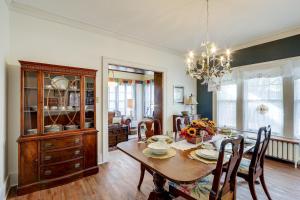 Historic Home Overlooking Central Riverside Park!