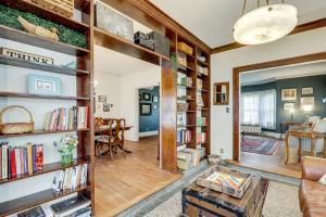 Historic Home Overlooking Central Riverside Park!