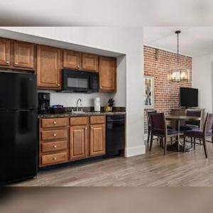 Cute and cozy centrally located unit