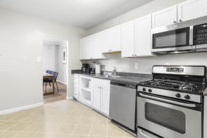 Modern Apt in Crystal City Near the Airport