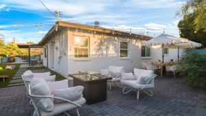 Scottsdale Retreat w Private Pool Outdoor Dining Close to Old Town Fun Casa Cambridge by AvantStay