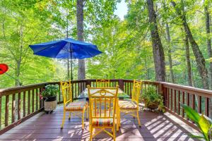 Fun w Family! Mtn-View Cabin w Deck in Sylva