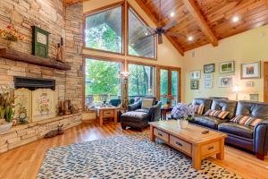 Fun w Family! Mtn-View Cabin w Deck in Sylva