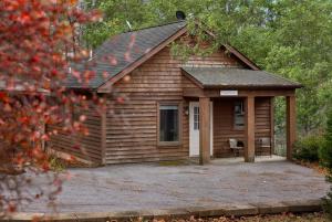Two Cabins Retreat in Woods Resort - Dog-Friendly
