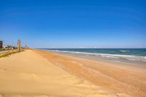 Steps to Shore: Ormond Beach Condo w Pool Access!
