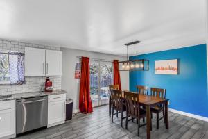 Huge family home in Centennial with five bedrooms large yard and plenty of parking