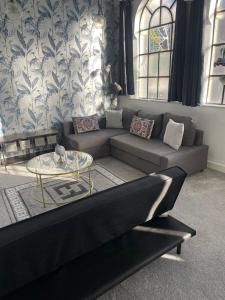 #84 Large JQ apartment sleeps 9