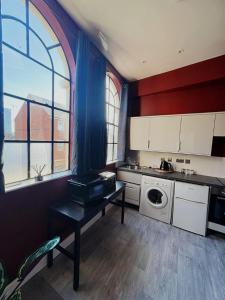 #84 Large JQ apartment sleeps 9