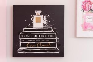 2 Condo Units! Sleeps 26! Free Parking, 5 Min DT