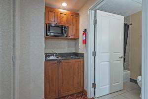 Spacious King Suite in the Heart of Midway Near Park City & Sundance Ski Resorts - 209