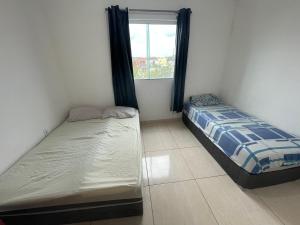 Casa Duplex 2 quartos com amplo quintal