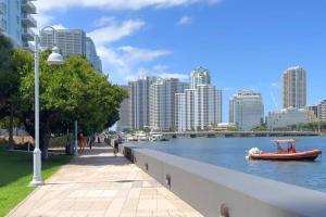 Elegant 1B at Icon Brickell 17th fl Pool, Spa Gym FREE Parking Scenic view