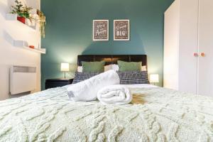 City Centre 2BR2BA Balcony Apt@The CubeMailbox