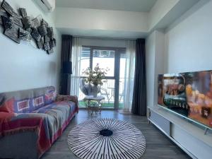 Luxurious Modern 2 Bedrooms Facing Manila Bay Sunset, Airports, Okada, Solaire, MOA with free parking