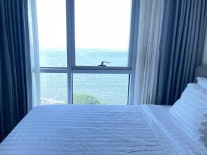 Luxurious Modern 2 Bedrooms Facing Manila Bay Sunset, Airports, Okada, Solaire, MOA with free parking