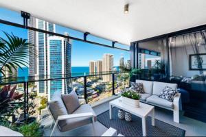 Sea-view apartment in the heart of Gold Coast