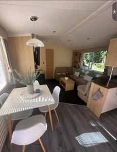 Lovely 8 Berth Caravan With Side Decking At Haven Cleethorpes Beach Ref 48033F