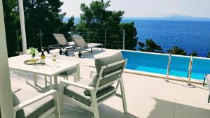 Seaside family friendly house with a swimming pool Brna - Vinacac, Korcula - 24999