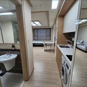 DMcity line 9, 1 minute