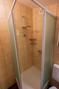 Apartments with parking space Vodice - 22557