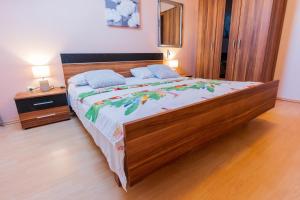 Apartments with parking space Vodice - 22557