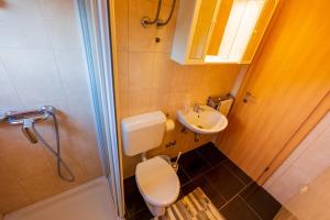 Apartments with parking space Vodice - 22557