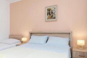 Apartments with parking space Vodice - 22557