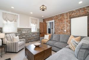 Rutledge After Dark - Walk to Broadway & The Gulch