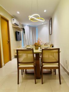 Apto 1 Quarto + Sala para 4 Pessoas – Piscina, Jacuzzi, e Acesso à Praia