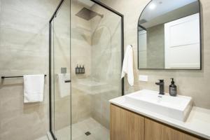 Thirty Nine Alexander