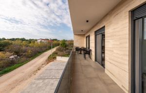 Beautiful Home In Vir