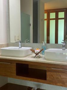 Depa en Acapulco Diamante - Albercas, Canchas y Jardines Apartment in Acapulco Diamante - Pools, Sports Courts and Garden Views