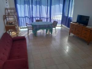 One bedroom apartment in the center with a pool